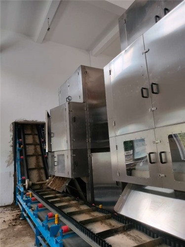 云南某污水處理廠訂購的2臺一體式污泥深度脫水機，已投入使用啦！